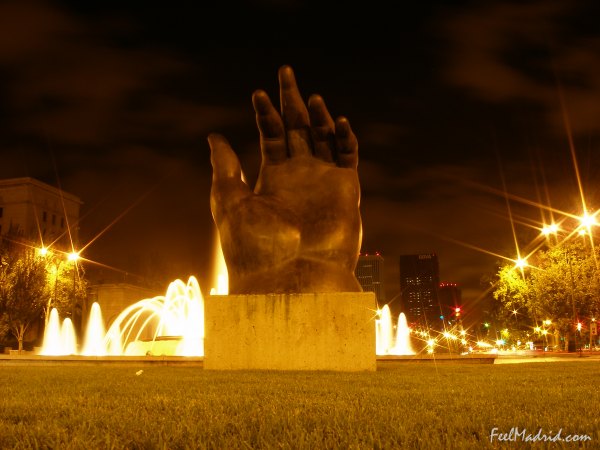 La Mano (The Hand), sculpture by Fernando Botero