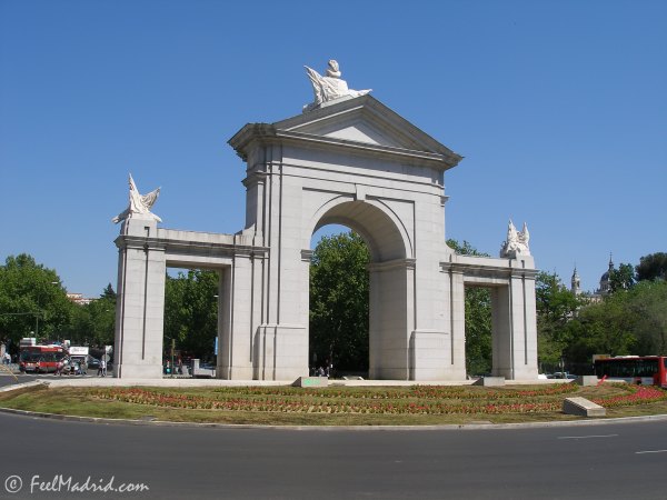 Puerta de San Vicente, Madrid